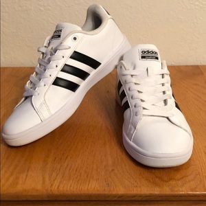 Adidas Cloudform tennis shoes. Size 8
